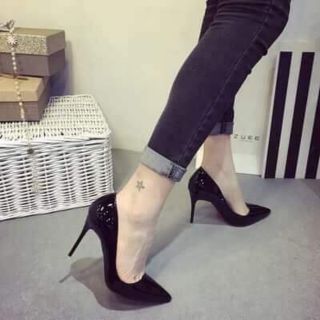 Cao gót đế đỏ đen da bóng hình thật 11p