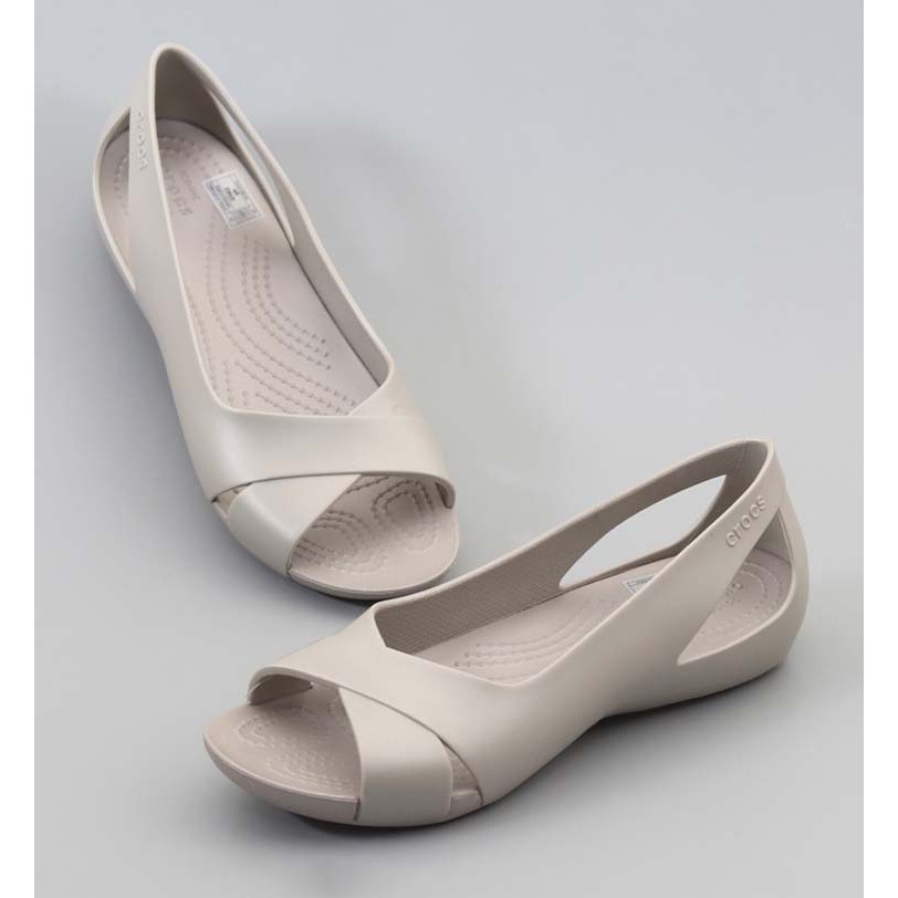 Giày sandal nhựa đi mưa chống hôi chân -Croslite-serena-flat cho nữ màu kem