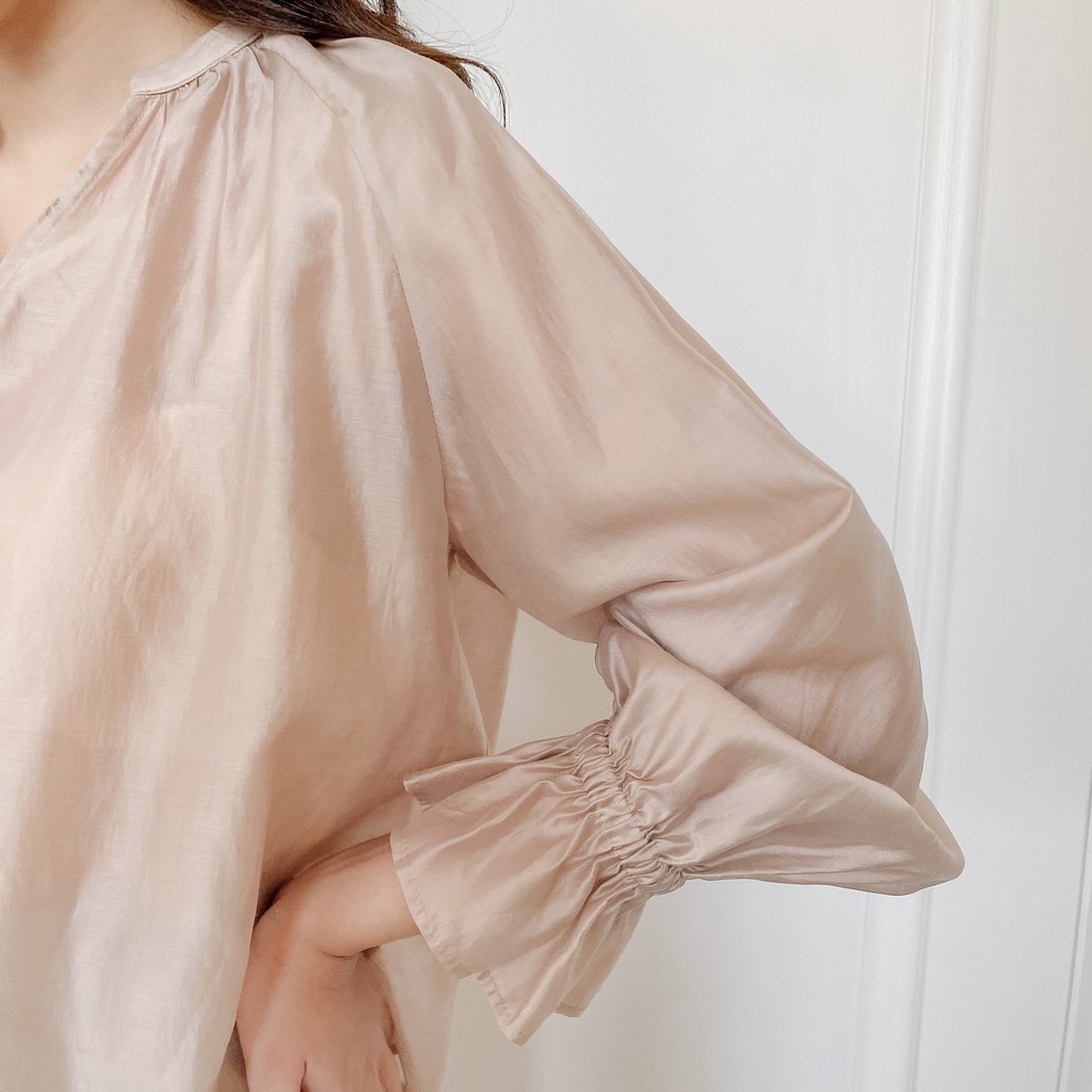 Áo sơ mi nữ MADELEN dáng cổ V freesize chun bèo tay màu hồng nude