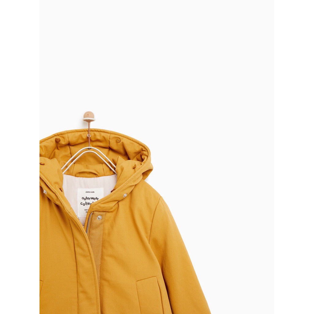 Áo phao ZARA màu vàng cho mẹ và bé