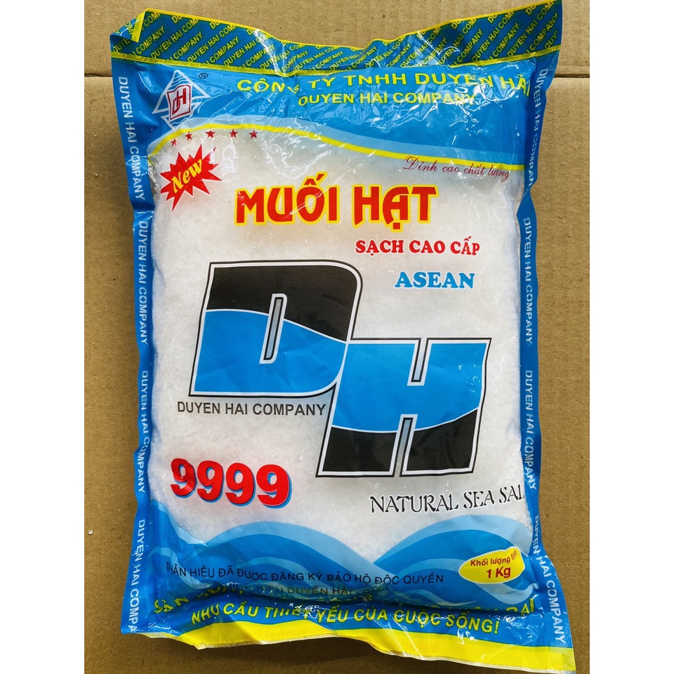 Muối sạch cao cấp chính hiệu Duyên Hải sản xuất trên công nghệ hiện đại: Muối hạt 1kg, Muối tinh 500g