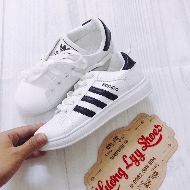 Giày thể thao adibas