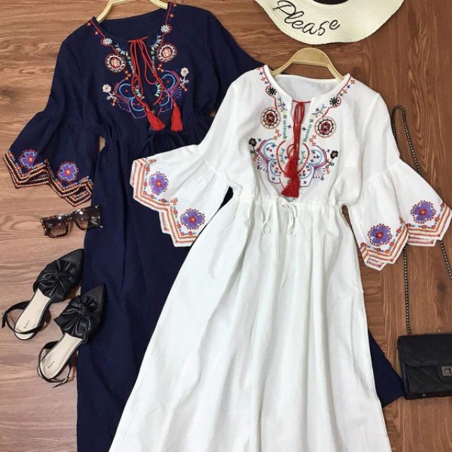 Đầm maxi thêu thổ cẩm