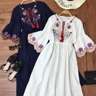 Đầm maxi thêu thổ cẩm