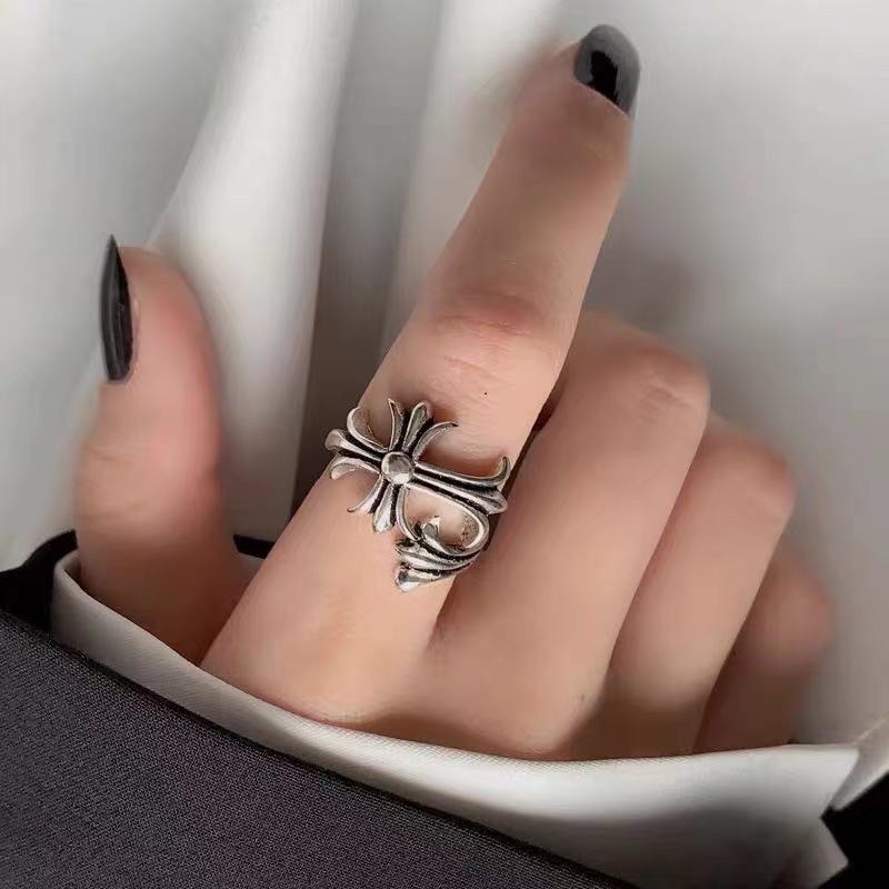 Nhẫn Chrome Heart thép không rỉ free size.