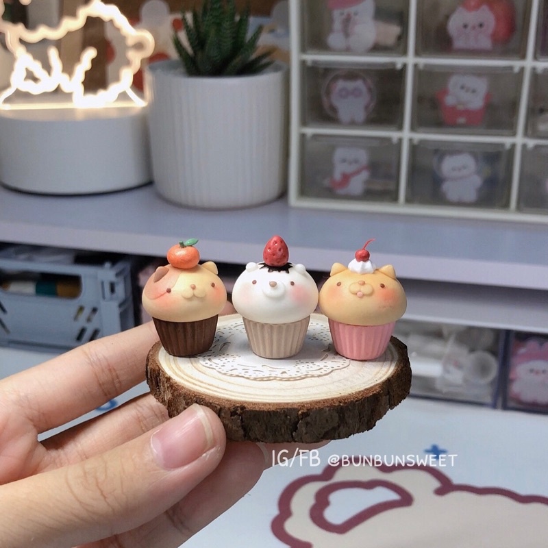 Mô hình charm bánh cupcake miniature đất sét handmade