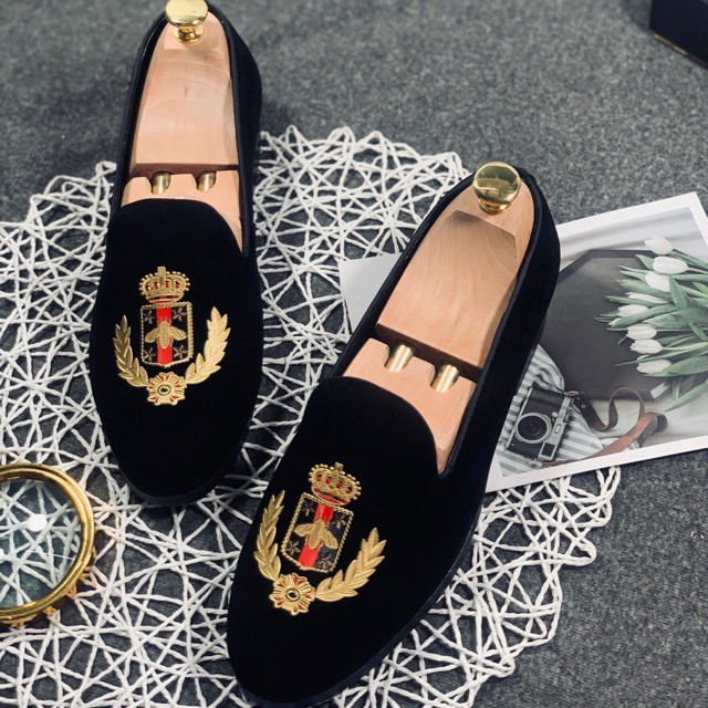 Giày lười nam vải nỉ thêu ong đỏ hoàng gia siêu nét đế 3 phân chất | BigBuy360 - bigbuy360.vn