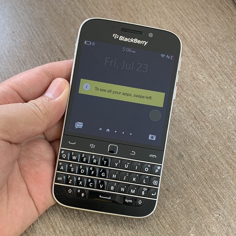 Điện thoại Blackberry Q20 Classic, máy đã qua sử dụng, zin đẹp chưa sửa chữa, pin lâu - Chillshopvn.