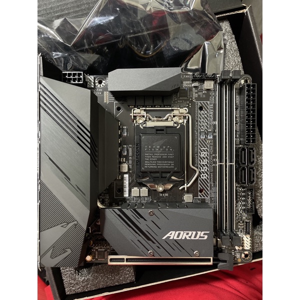 Main GIGABYTE B560I AORUS PRO AX