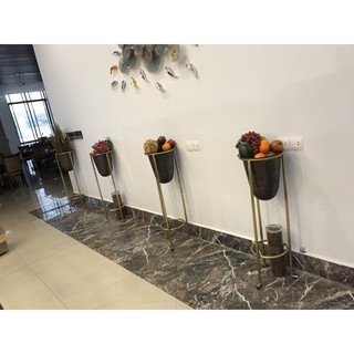 Chậu đồng cắm hoa