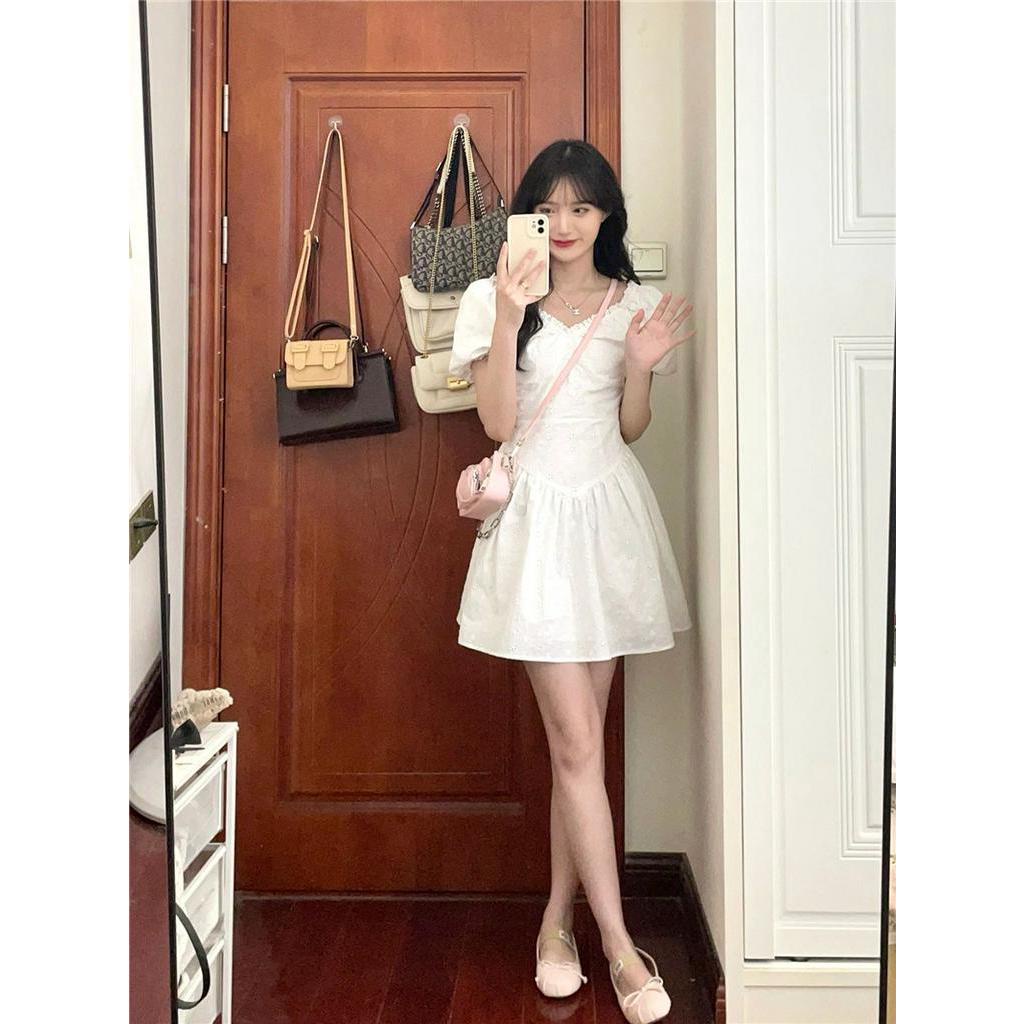 Đầm Tay Phồng Cổ Chữ V Thêu Họa Tiết Thời Trang Kiểu Pháp 63394