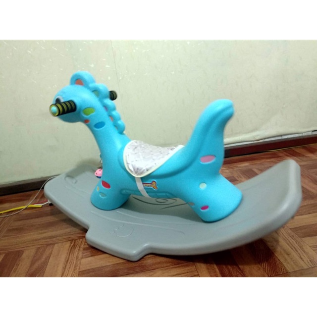 Ngựa bập bênh cho bé