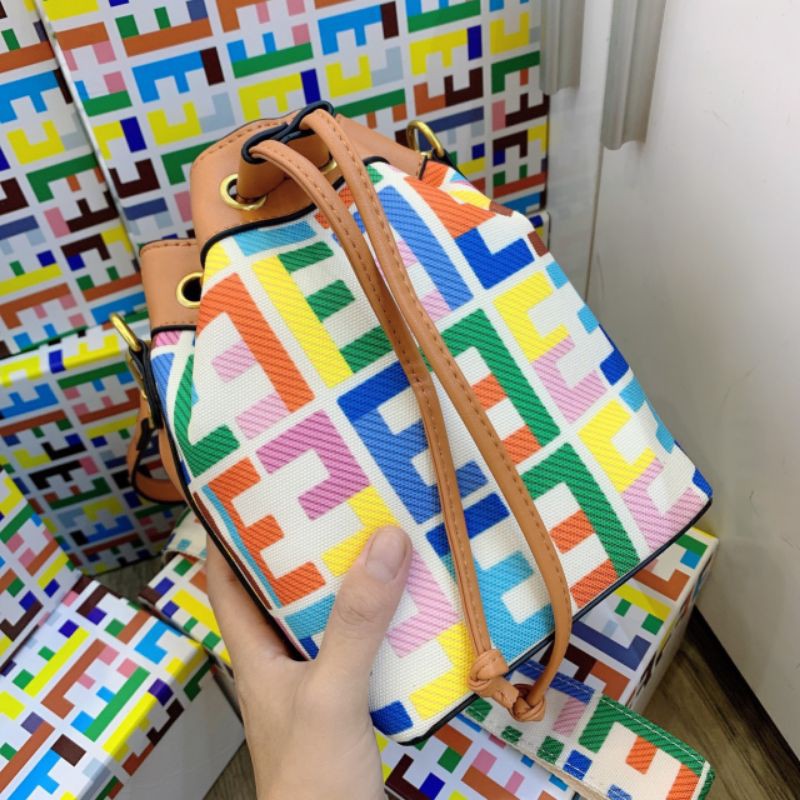Túi fendy size 21