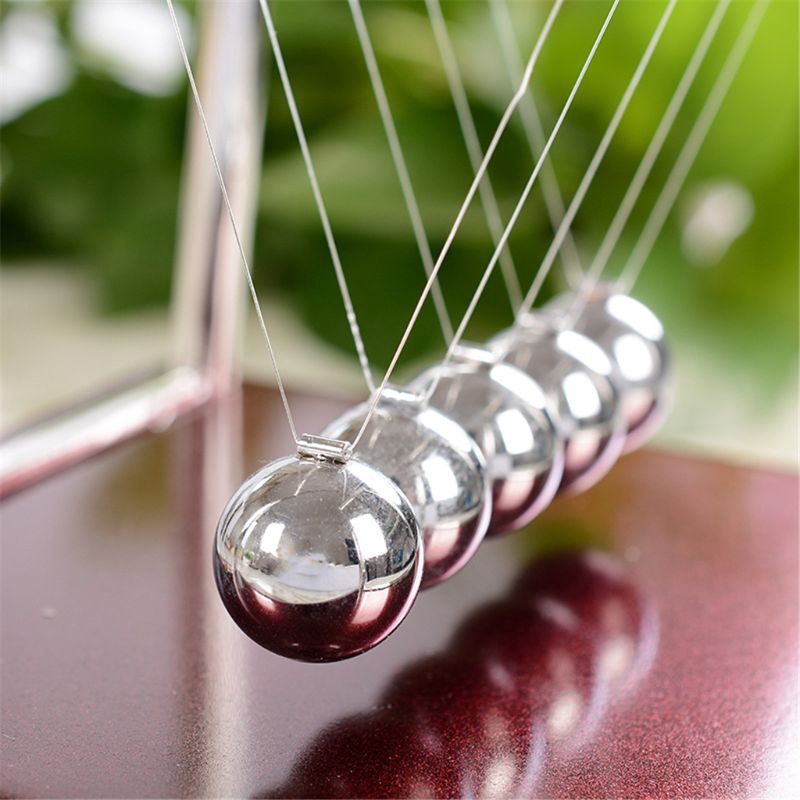 Mô hình thí nghiệm chuyển động Newton bằng thép dùng trang trí bàn làm việc