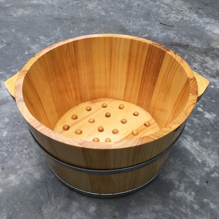 Chậu gỗ ngâm chân có hạt dùng trong Spa