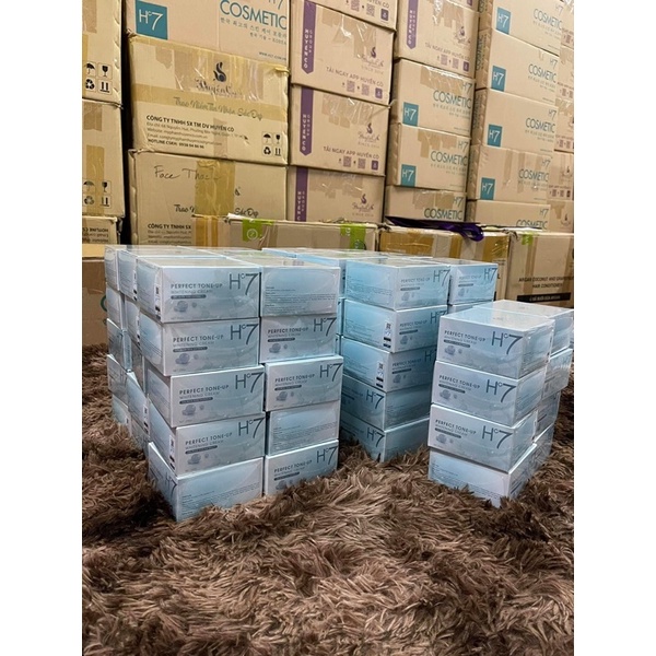 Kem body hc7 trứng cá hồi có hạt kích trắng tảo biển Huyền Cò hũ 250gram