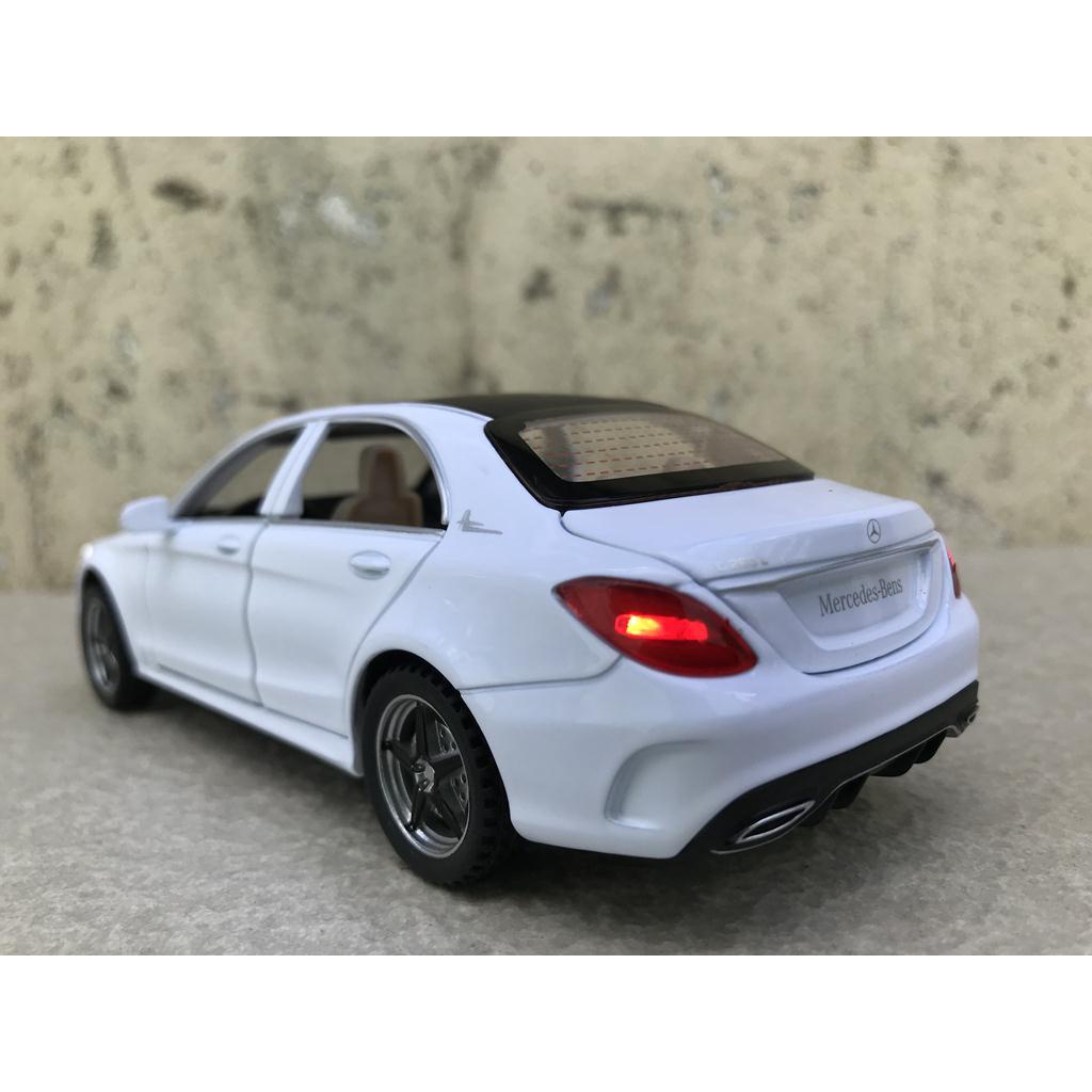 Xe mô hình ô tô Mercedes C260L 1:32
