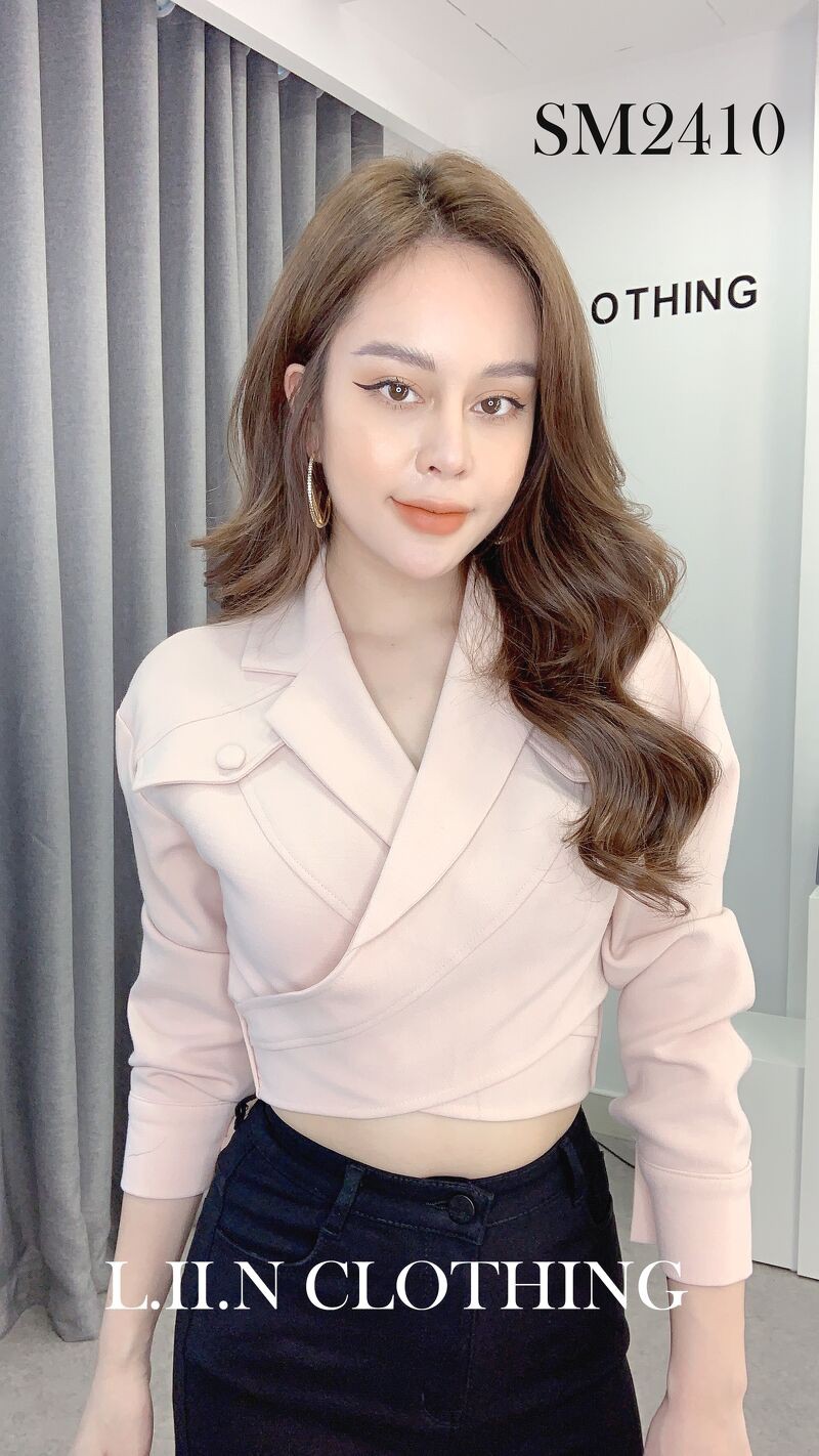 Áo khoác da nữ Linbi màu hồng nhạt, kiểu dáng croptop ôm sát body cá tính Liin clothing SM2410 | BigBuy360 - bigbuy360.vn