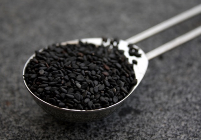 DẦU MÈ ĐEN NGUYÊN CHẤT 1 LÍT