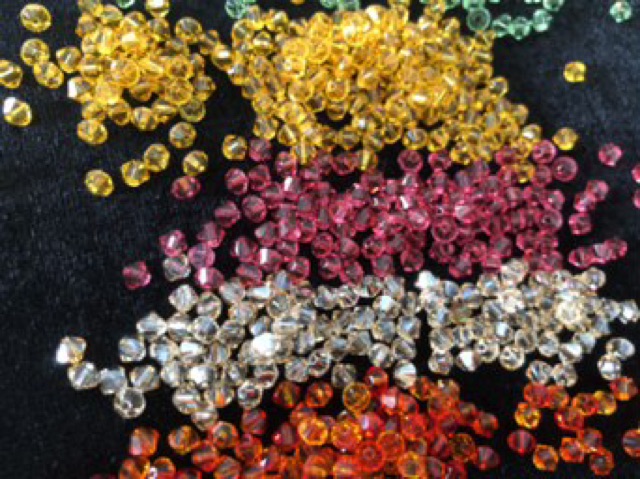 Combo 20 Hạt Pha Lê Nón 4 Ly Pha Lê Áo