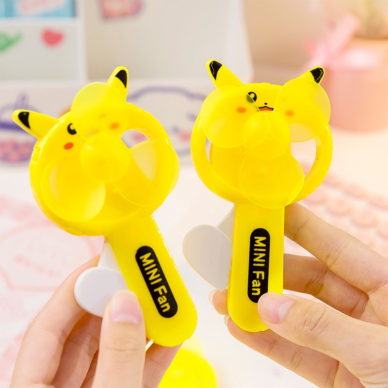 Quạt Nhựa Cầm Tay Cute Nhiều Hình - Giao Mẫu Ngẫu Nhiên