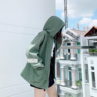 Áo khoác kaki túi màu xanh rêu hình tự chụp