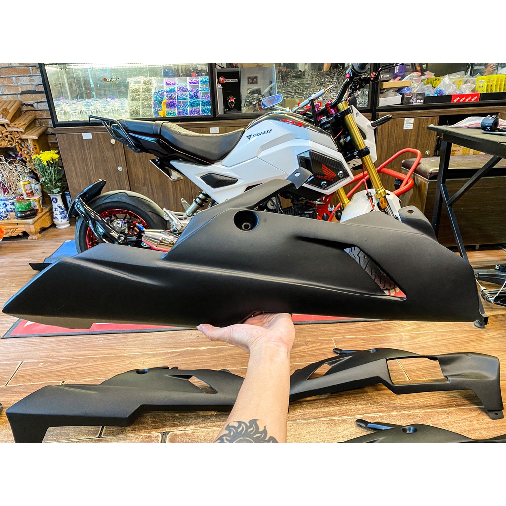 Mỏ cày độ cho Yamaha R15v3 kiểu dáng thể thao chất liệu nhựa composite.