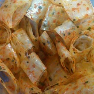 Bánh tráng trộn tôm sate cay vừa