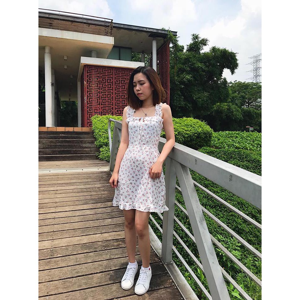 Đầm vai bèo giọt lệ