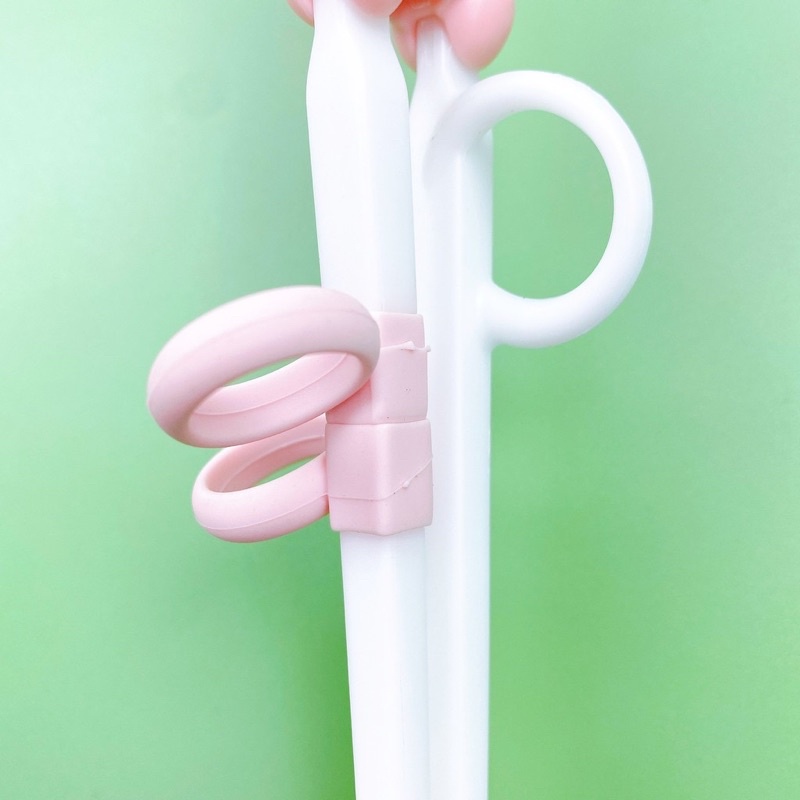 Đũa tập ăn xỏ ngón hình gấu cho bé