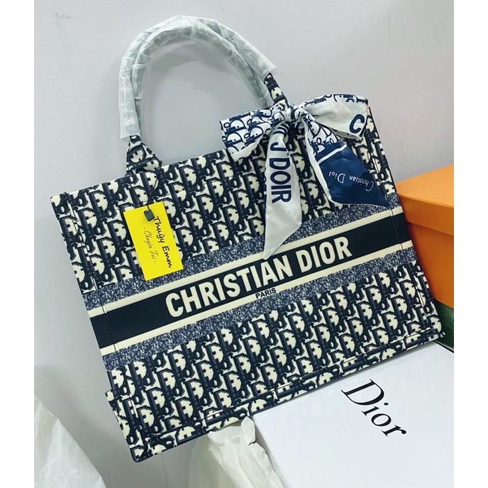 (Ảnh chụp thật) Túi Dior Book Tote du lịch 2 size 36 và 40 Tặng Khăn hãng