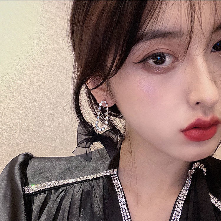 Bông tai nơ voan màu đen và vòng đính đá kiều diễm BT209