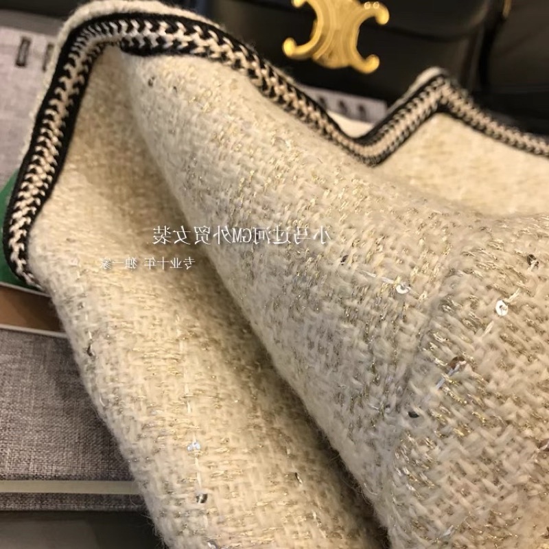 Áo dạ tweed trắng có ảnh cận chất