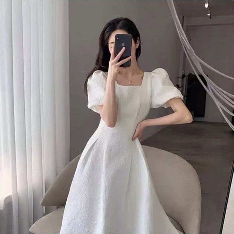Đầm cổ vuông dự tiệc gấm tay phồng