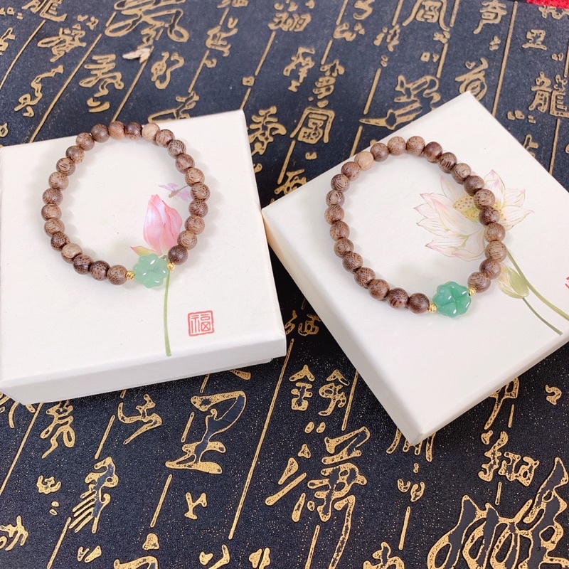 Trầm 6ly mix charm cỏ 4 lá ngoc bich kèm hộp đựng
