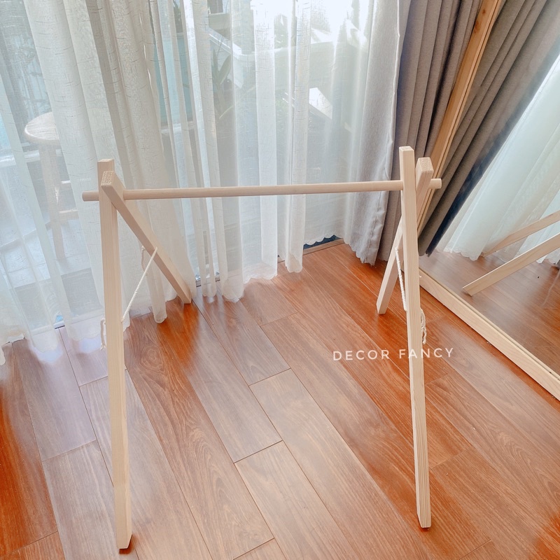 Kệ đồ chơi giúp bé phát triển toàn diện, Kệ gỗ chữ A treo đồ chơi an toàn cho bé - Decor Fancy