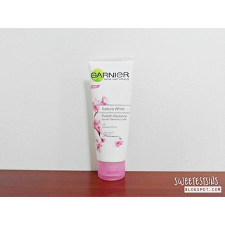 Sữa rửa mặt dưỡng trắng da Garnier Light Complete Foam Sakura White