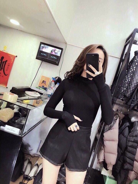 YY - ÁO THUN NỮ DÀI TAY XỎ NGÓN