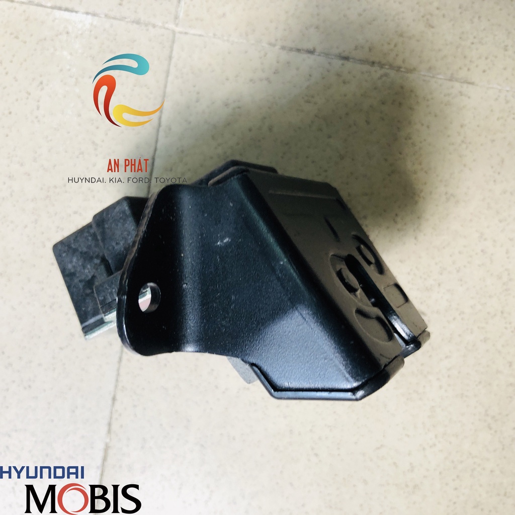 Ổ KHÓA NGẬM CỐP HẬU HUYNDAI I30 CHÍNH HÃNG 812302L200 NHẬP KHẨU HÀN QUỐC