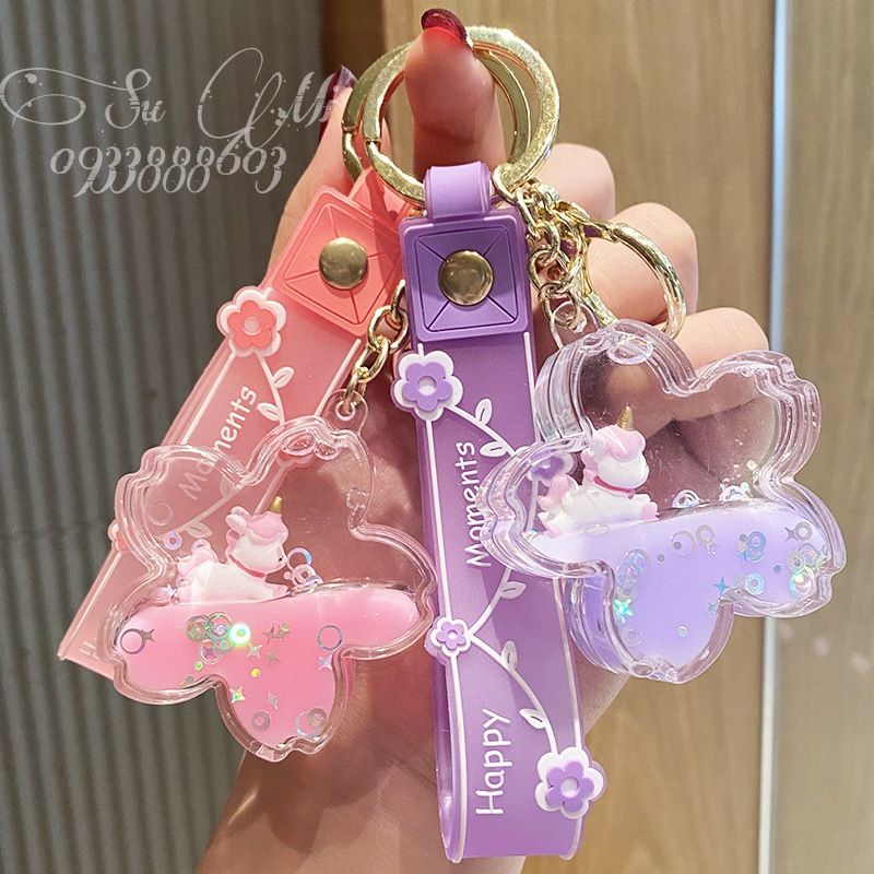 Móc khóa ngựa pony trong bông hoa thủy tinh .Móc khóa thời trang phong cách treo balo, túi xách