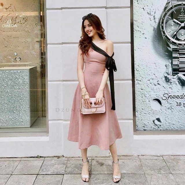 ĐẦM DÁNG XÒE HỒNG DÂY ĐEN