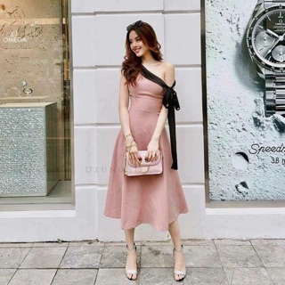 Đầm dáng xòe hồng dây đen