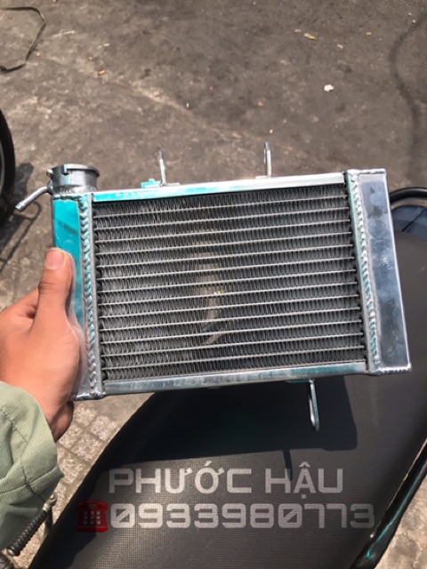 KÉT NƯỚC LỚN EXCITER 135 , HAI TAI CHỨA NƯỚC LỚN HƠN , LÁ GIÓ LỚN - HẬU RACING SHOP