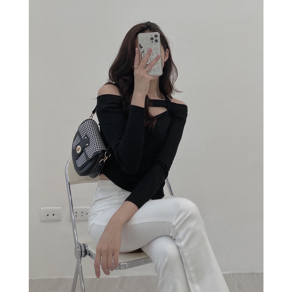 A206 Áo len tăm cổ yếm Audrey