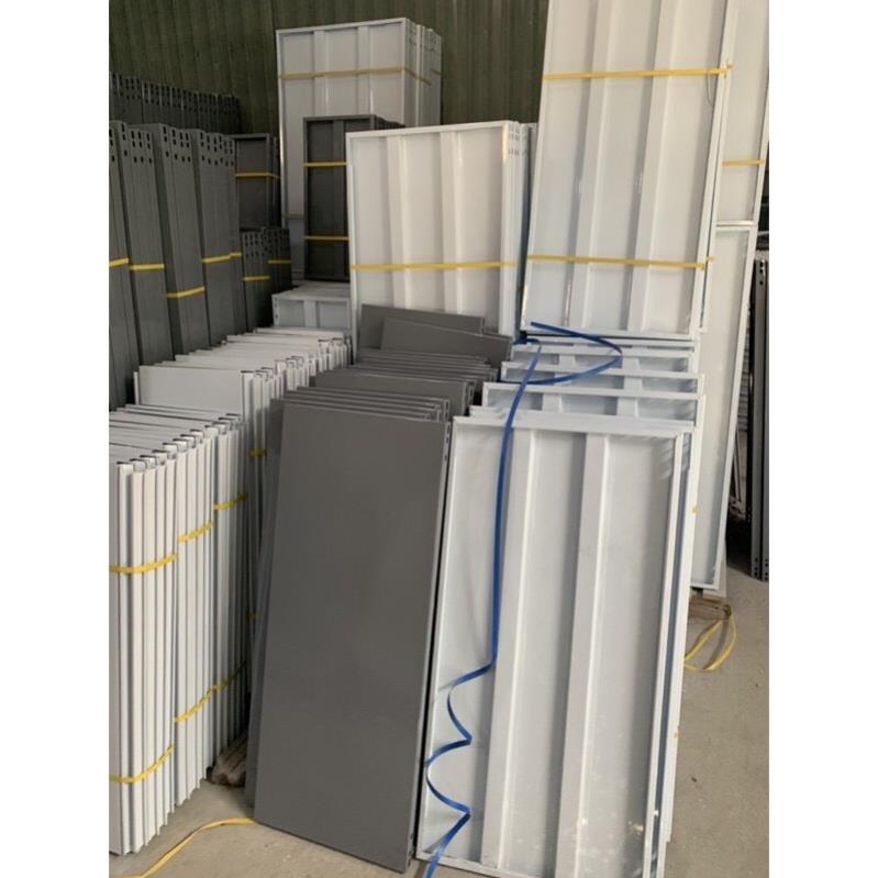 Mâm sàn lắp kệ sắt v lỗ đựng đồ: Dài 1m2 x rộng 50cm .