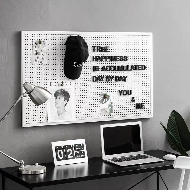 Chữ cái đính nam châm trang trí bảng pegboard, tủ lạnh (2 màu đen trắng)