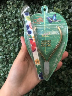 Kềm cắt móng quyên tặng cây dũa