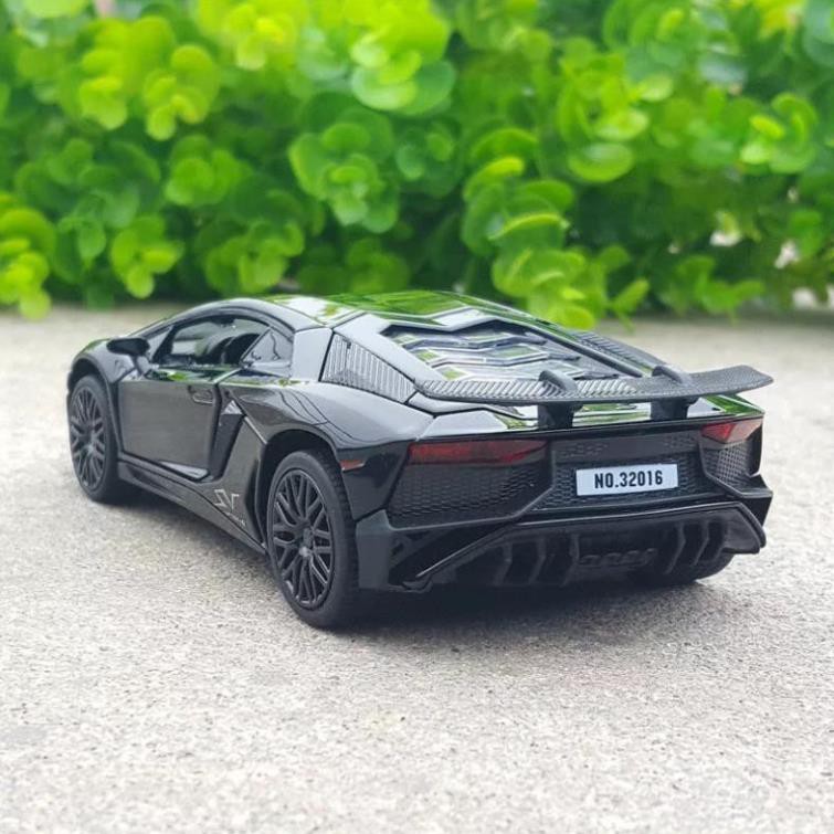 Mô hình xe LAMBORGHINI AVENTADOR LP750 1:32 MN