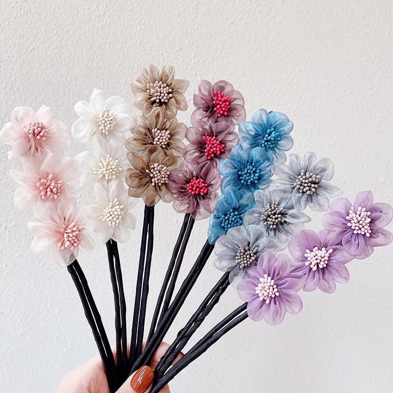 Que búi tóc trang trí hoa vải voan thời trang thanh lịch DIY cho nữ