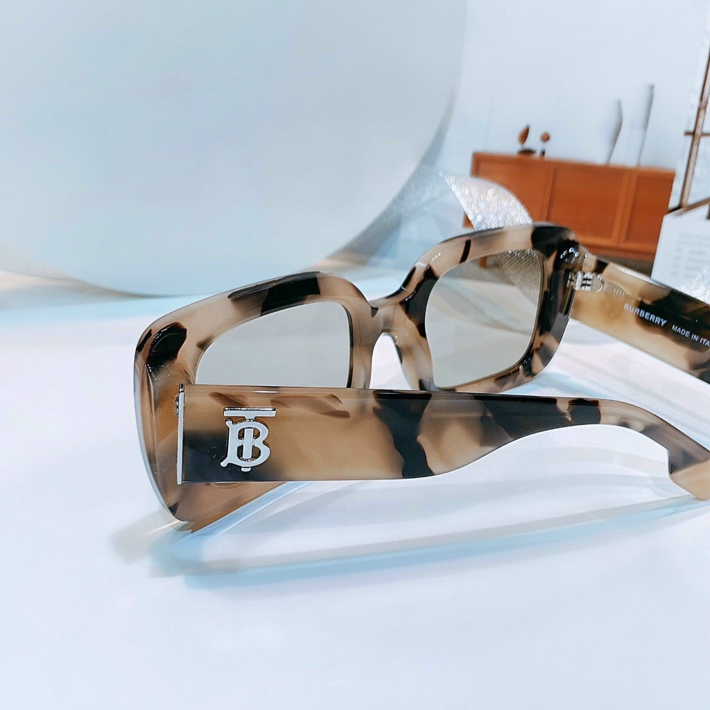 Kính mát nữ Burberry vuông BE4327 - Made in Italy